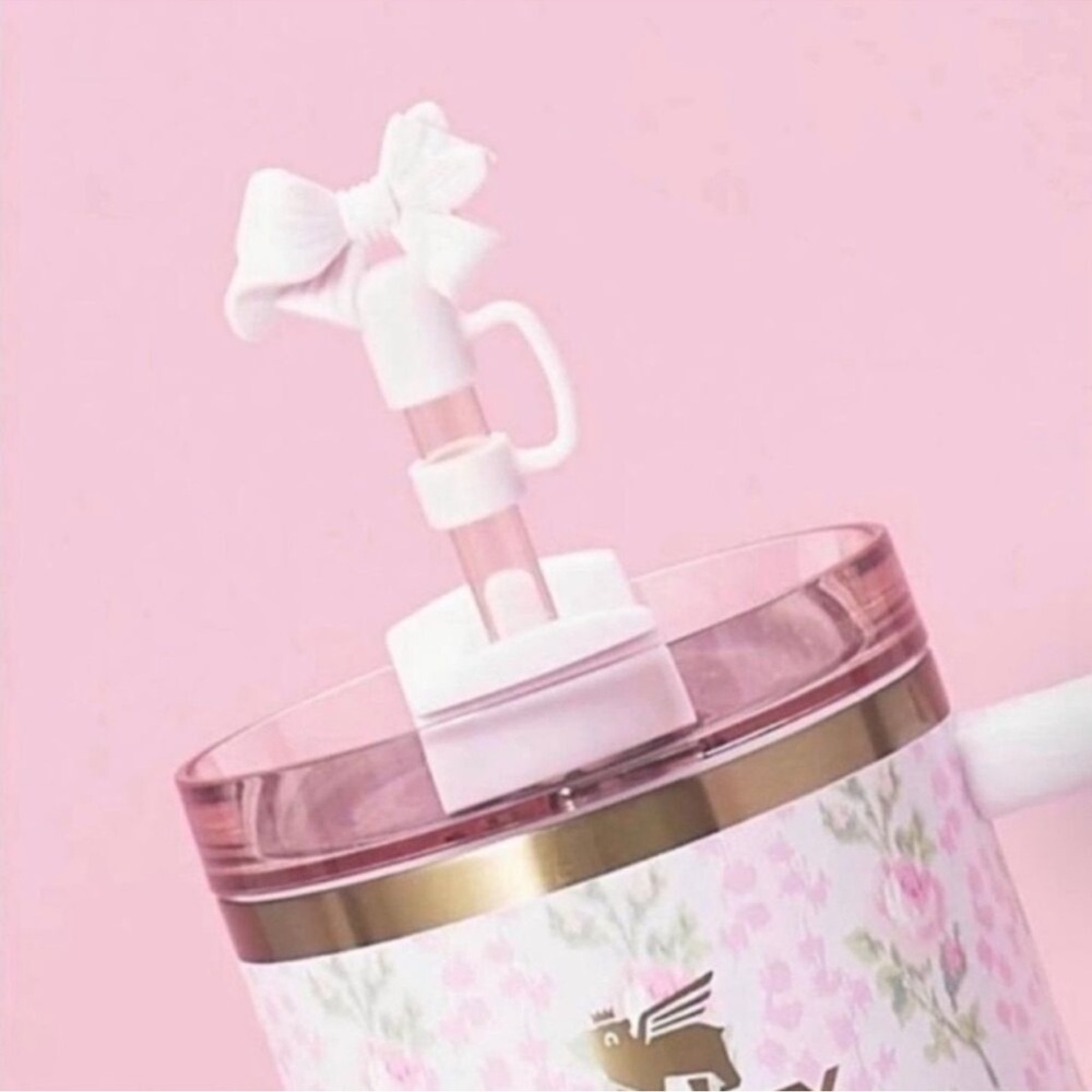 The Stanley x LoveShackFancy Quencher 40 OZ Blooming Heirloom Floral Bow - Picture 4 of 17